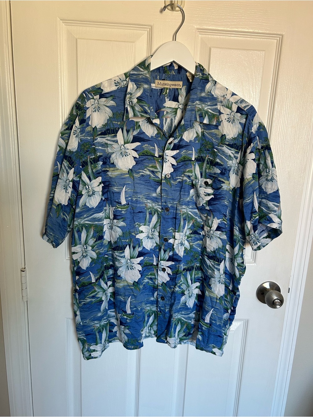 Munsingwear Blue Floral Short-Sleeve Button-Down Shirt